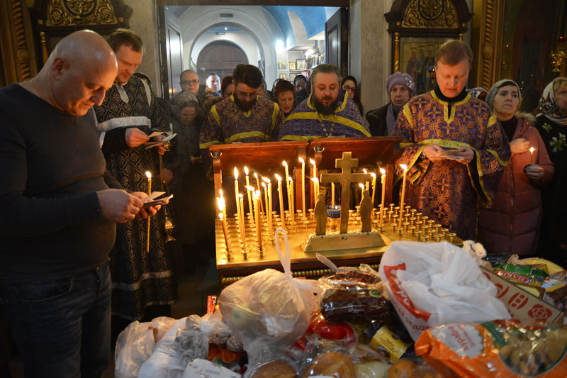 Панихида по усопшим для мирян. Поминальная панихида. Панихида об усопших. Поминальная панихида за усопших. Что такое панихида по усопшему.