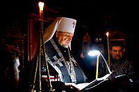 За архиерейским чтением Великого покаянного канона верующие поклонились святым мощам преподобного Андрея Критского