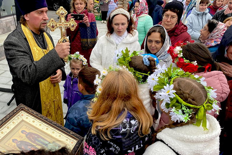 У храма Спаса на водах состоялись торжества в честь покровителей семьи и брака