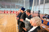 Священник благословил начало юношеского Рождественского турнира по баскетболу памяти Виктора Блохина