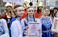 В день памяти равноапостольных Мефодия и Кирилла протоиерей Андрей Амелин совершил молебен у памятника святым Первоучителям 