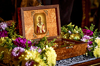 За архиерейским чтением Великого покаянного канона верующие поклонились святым мощам преподобного Андрея Критского