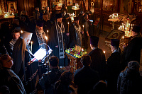 За архиерейским чтением Великого покаянного канона верующие поклонились святым мощам преподобного Андрея Критского